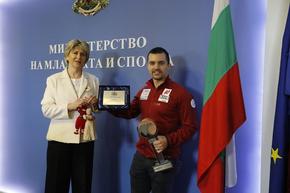 Весела Лечева награди Алберт Попов за третото място в слалома от Световната купа в САЩ
