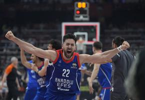 За втора поредна година Анадолу Ефес е над всички в баскетболна Европа