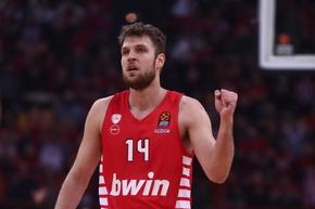 Александър Везенков отбеляза 23 точки за победата на Олимпиакос над Макаби в баскетболната Евролига