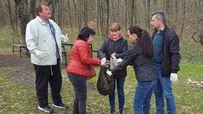В Седмицата на гората служители на ПП „Шуменско плато“ и РДГ почистиха районите около два заслона