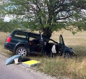48-годишен шофьор почина на място след удар в крайпътно дърво