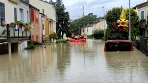 Осем души са загинали, а няколко са в неизвестност след поредните наводнения в Италия