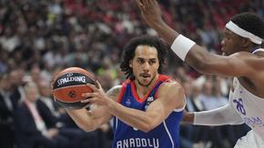 Анадолу Ефес нанесе седма загуба на Барселона в баскетболната Евролига