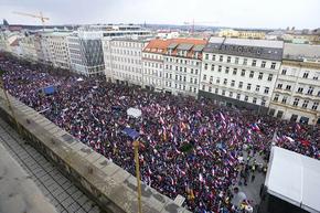 Хиляди чехи протестираха в Прага срещу правителството и бедността