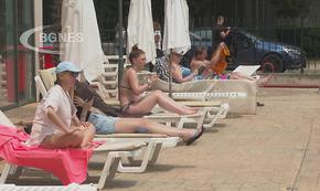 Каталуния разреши топлес за жените в обществените басейни