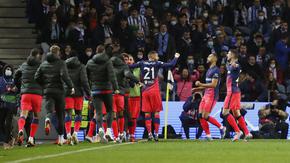 "Атлетико" прескочи групите след шоу с четири гола и червени картони, "Милан" отпадна