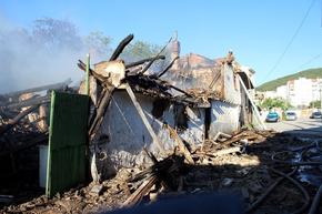 Къща изгоря напълно до пл. “Гривица”, има пострадал