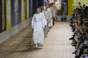 Dior направи фолклорен завой на Седмицата на висшата мода в Париж