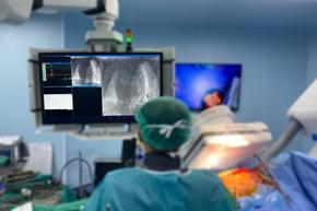 Уникална операция в Италия: Трансплантираха бял дроб от жив донор - от баща на син