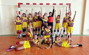 Две победи за 11-годишните хандбалистки на Шумен на старта на първенството