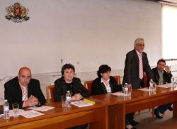Община, граждани и медици заедно обсъждаха проблемите на преславската болница