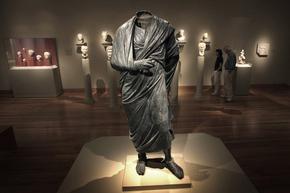Статуя, за която се смята, че изобразява Марк Аврелий, е иззета от музей в Кливланд при разследване на грабеж