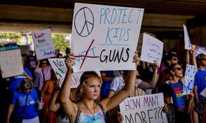 Хиляди протестираха в САЩ срещу свободната употреба на оръжия
