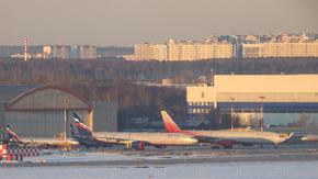 Тийнейджърът, който проследи самолета на Мъск, се захвана с руски олигарси