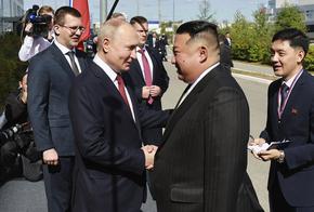 Ким Чен-ун обеща да подкрепи "свещената борба" на руския президент Путин на необичайна среща на върха