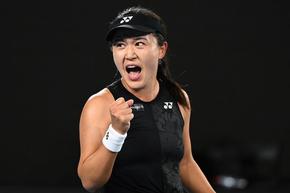 Китайка затвори тенис деня в Австралия със сензационна победа