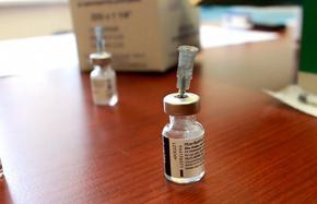 Два имунизационни кабинета за ваксини срещу COVID-19 отново работят този уикенд
