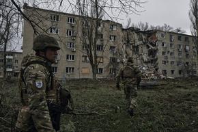Руските сили подлагат на ожесточен обстрел град Авдеевка, на 13 км от Донецк