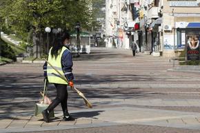 Запазват до април т.г работните места на 28-те души, които чистят по селата в общината
