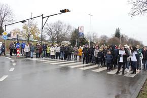 Шуменци се събраха на поредния протест в памет на загиналата в катастрофа Светомира