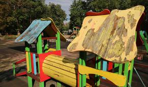Подменят детските съоръжения в Градската градина