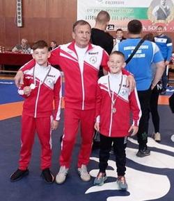 Два медала за най-малките борци на "Мадарски конник" от шампионата по борба за деца