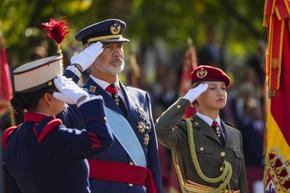 Красавица под пагон: Испанската принцеса Леонор се появи за пръв път във военна униформа