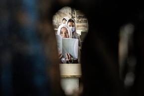 Талибаните в Афганистан настояват момичетата да не посещават училище след шести клас