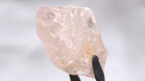 Най-големият от 300 години: В Ангола откриха огромен розов диамант