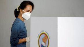 Аун Сан Су Чжи беше осъдена за изборни измами
