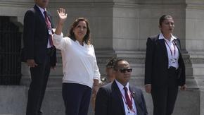 Перуанската прокуратура започва разследване за геноцид срещу президентката Болуарте