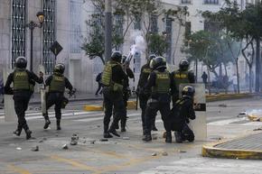 Най-малко 17 убити след сблъсъци със силите за сигурност в Перу