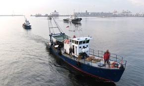 Моряците от трите задържани български кораба на пристанището в Констанца са били разпитани