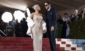 Ким Кардашиян съсипа най-скъпата рокля в света - на Монро, съсипаха и нея