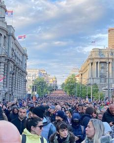 Най-големият протест в Сърбия за последните 10 г.: Море от хора блокира Белград