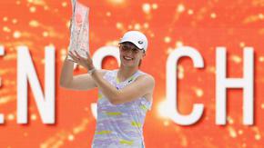 Швьонтек победи категорично Осака за нова титла преди да оглави женския тенис