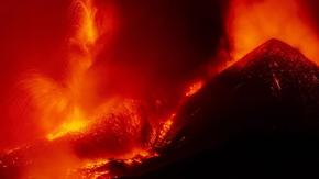 Вулканът Етна изхвърли лава и предизвика повишаване на нивото на опасност