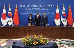 Външните министри на Китай, Япония и Южна Корея се срещнаха в Пусан