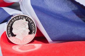Великобритания пуска серия монети с подписа на Елизабет II