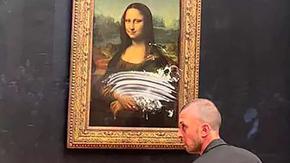 Екоактивист размаза торта върху шедьовъра на Леонардо "Мона Лиза" в Лувъра