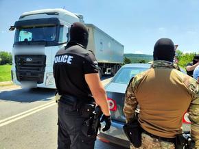 Намериха кокаин за половин милион лева в автомобил край Шумен, задържан е 52-годишен мъж