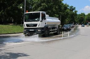 Шуменската „Чистота“ започна пръскане на улиците с вода заради жегите