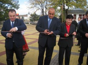 Премиерът Бойко Борисов откри реконструирания център в Смядово