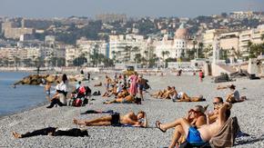 34.5°С: в Испания и Франция се върнаха по плажовете