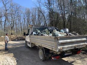 Служители от ДГС-Нови пазар събраха над 3 тона с отпадъци от горски територии