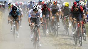 Хаос и битка на паветата в Тур дьо Франс