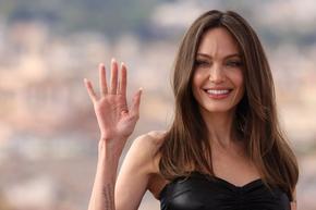 След 2-годишно отсъствие от големия екран Анджелина Джоли се завръща на него като Мария Калас