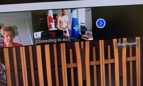 Канадски депутат се появи гол на виртуално заседание на парламента