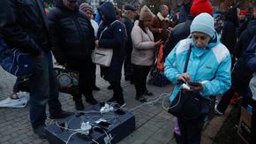 ЕС праща топли дрехи и генератори на Украйна, очаква още бежанци