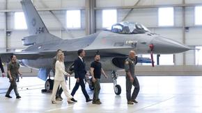 Рюте показа нидерландските F-16 на Зеленски, потвърди доставката им за Киев